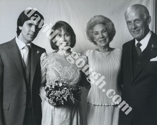 Mary Tyler Moore with husband and parents, 1983, NY.jpg